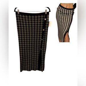 NWT Retrology Gray and black Houndstooth medium